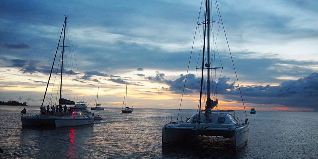 Private catamaran 2 hours sunset cruise west coast (2)
